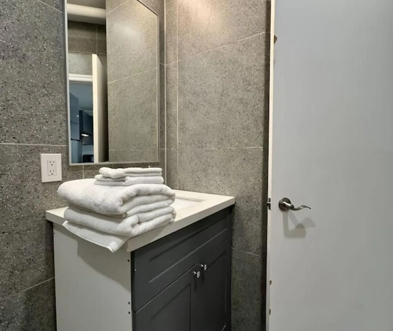 Modern Studio On Bishop - Spotlight Mtl Zz7 Montreal Apartment